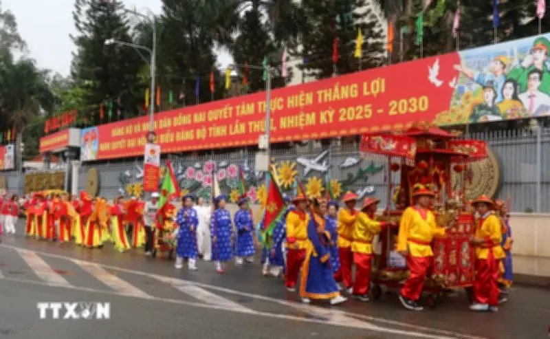 Lễ Nghinh Thần Độc Đáo Rực Rỡ Trên Phố Phường Đồng Nai