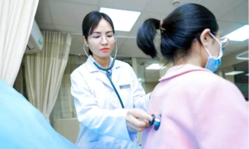 Lựa chọn hóa trị đường uống hay truyền tĩnh mạch: Yếu tố quyết định và lưu ý quan trọng