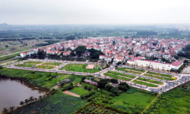 Đấu giá đất vẫn 'nóng' dù siết đặt cọc 50%, thị trường Hà Nội sôi động