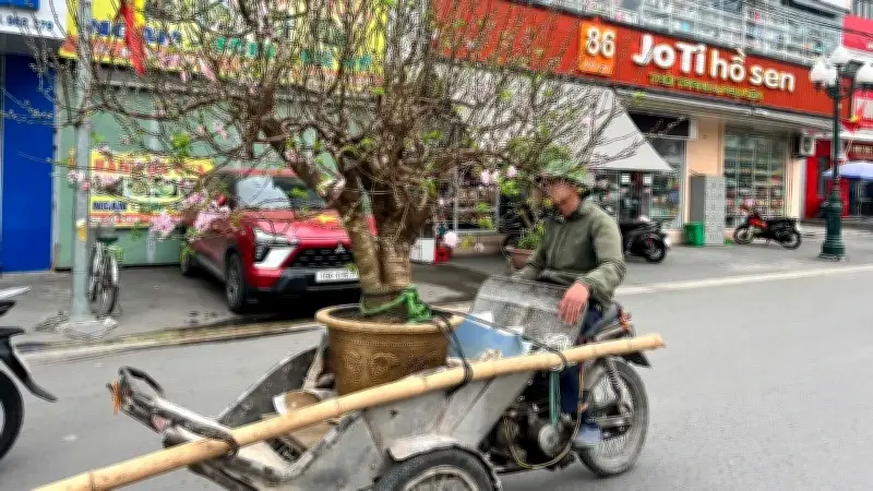 Lao động 'xuyên Tết' ở thành phố: Đánh đổi đoàn viên để tăng thu nhập