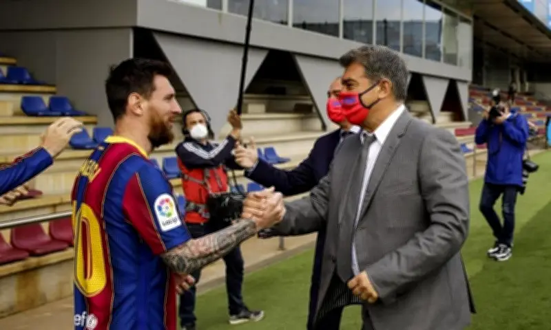 Laporta tiết lộ Messi không hồi âm lời mời trở lại Barca trong cuốn sách mới