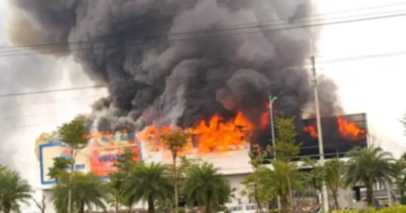 Cháy lớn tại nhà máy sản xuất tôn ở Ninh Bình, lực lượng PCCC nhanh chóng khống chế