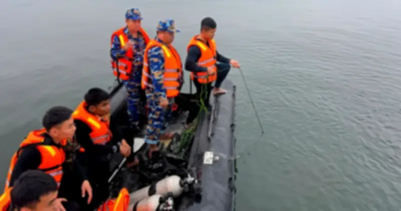 Lực lượng đặc công Hải quân khẩn trương tìm kiếm 6 nạn nhân mất tích sau vụ lật tàu trên hồ Thác Bà