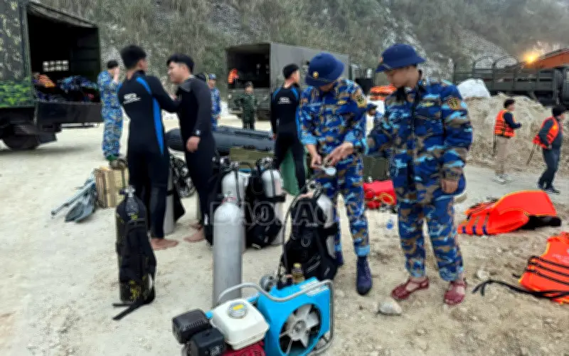 Lực lượng đặc công nước khẩn trương tìm kiếm nạn nhân vụ lật tàu trên hồ Thác Bà