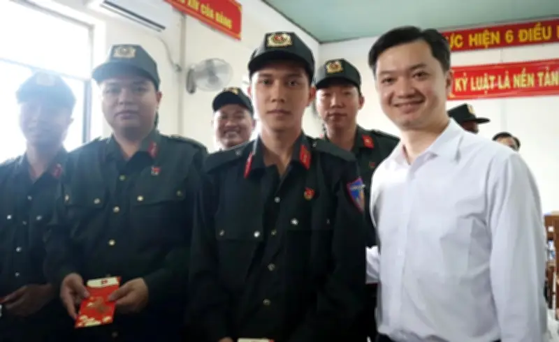 Lực lượng trực Tết giữ bình yên và chăm sóc sức khỏe cho thành phố trong những ngày đầu Xuân