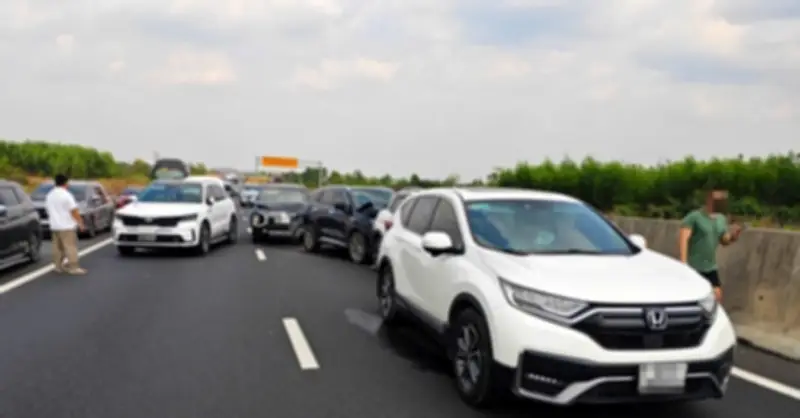 Liên tiếp 3 vụ tai nạn nghiêm trọng trên cao tốc qua Đồng Nai trong chiều 23/2