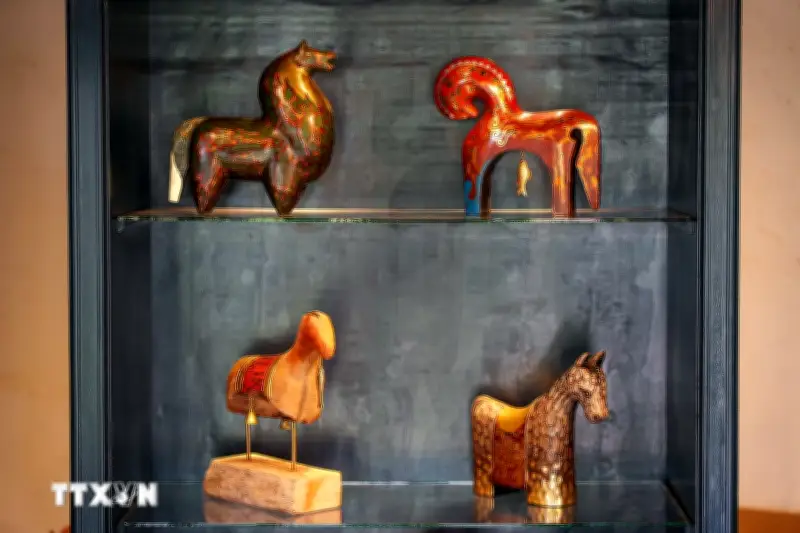 Linh vật ngựa và hơi thở xuân từ làng nghề miền Trung