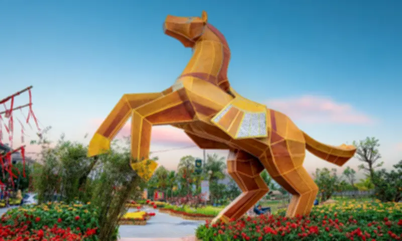 Linh Vật Tết: Từ Trang Trí Đến Biểu Tượng Văn Hóa Địa Phương