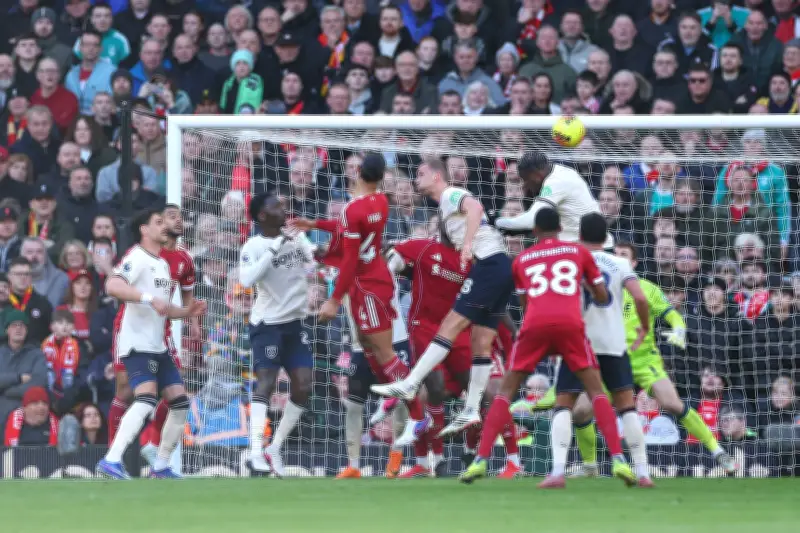 Liverpool Áp Đảo West Ham Trên Sân Anfield Với Chiến Thắng 2-0