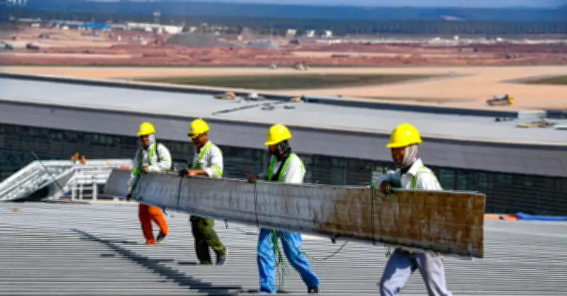 Làm rõ nguyên nhân giảm số lượng công nhân trên công trường sân bay Long Thành