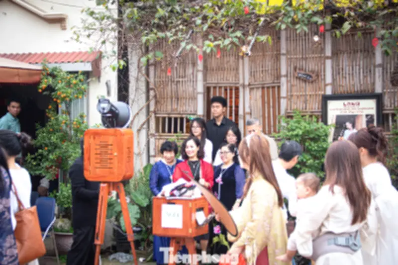 Làng Cổ Đường Lâm Trở Thành Điểm Check-in Hút Khách Dịp Đầu Xuân