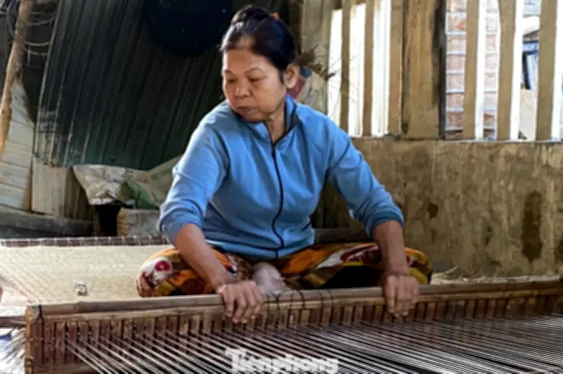 Làng Chiếu Cẩm Nê Dần Mai Một: Nghệ Nhân Cuối Cùng Và Nỗi Niềm Truyền Nghề