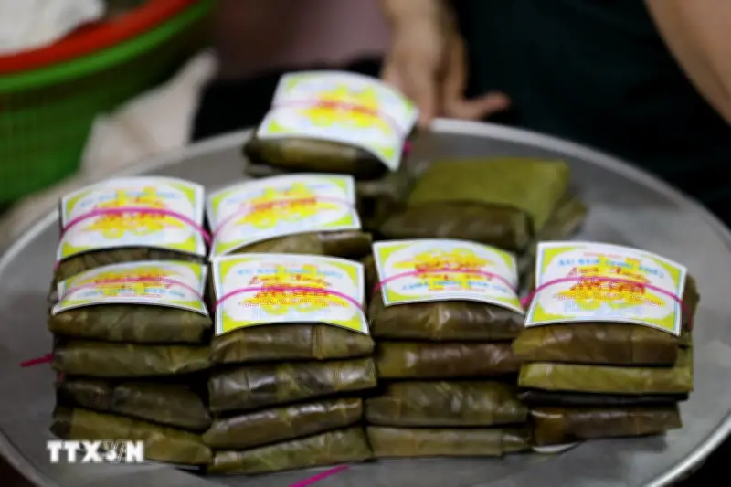 Làng nghề bánh phu thê Định Bảng nhộn nhịp vào mùa Tết