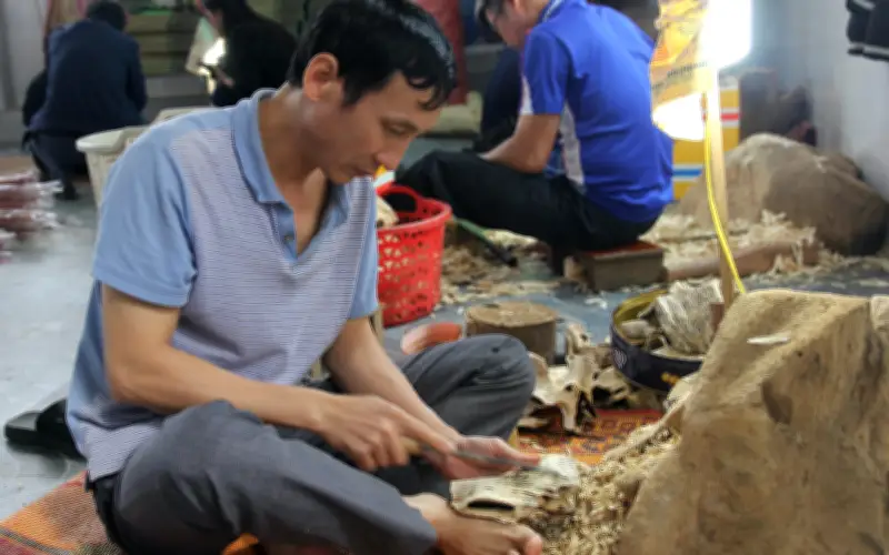 Làng nghề trầm hương Phúc Trạch rộn ràng vào mùa Tết, nâng tầm sản phẩm OCOP