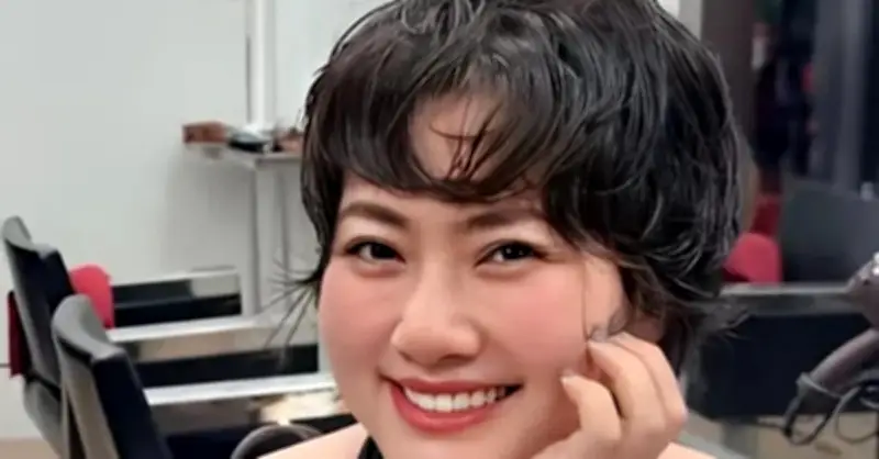 Làng Sao Việt Ngày 12/2: Ngọc Lan Tóc Xoăn Lạ Lẫm, Mai Phương Thúy Ốm Sốt Cận Tết