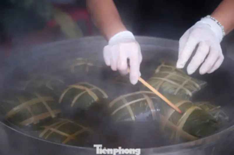 Làng Vĩnh Hòa - Nghệ An tất bật gói bánh chưng phục vụ Tết, duy trì nghề truyền thống gần 80 năm