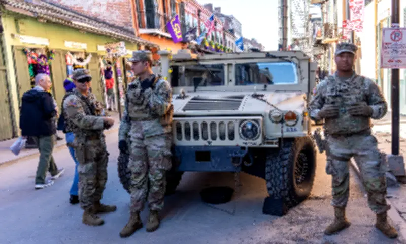 Lính Mỹ Bỏ Quên Súng Trường Trong Nhà Vệ Sinh Khách Sạn New Orleans