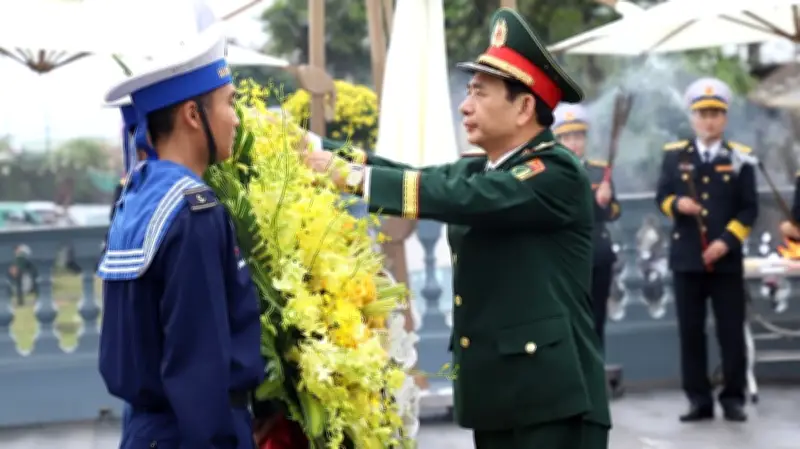 Lãnh đạo Bộ Quốc phòng dâng hương tưởng niệm Đại tướng Võ Nguyên Giáp tại Đồi Ông Giáp