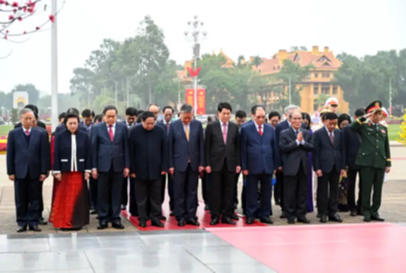 Lãnh đạo cấp cao viếng Lăng Bác, tri ân Anh hùng Liệt sĩ dịp Tết Bính Ngọ 2026