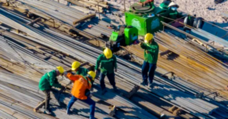 Lãnh đạo Hà Nội thăm hỏi, động viên công nhân làm việc xuyên Tết tại các công trình trọng điểm