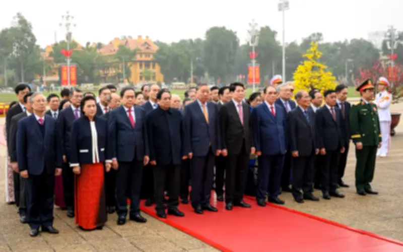 Lãnh đạo Đảng, Nhà nước viếng lăng Bác và tưởng niệm Anh hùng liệt sĩ nhân Tết Bính Ngọ 2026