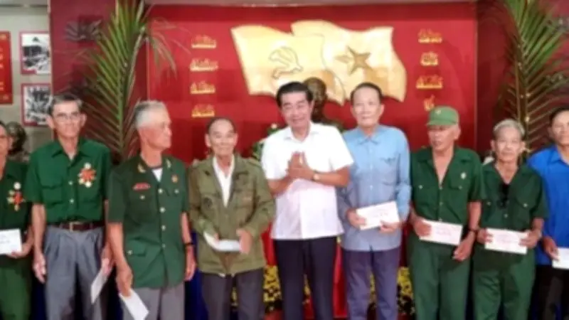 Lãnh đạo thăm hỏi, trao quà Tết cho gia đình chính sách và người có công tại Cà Mau