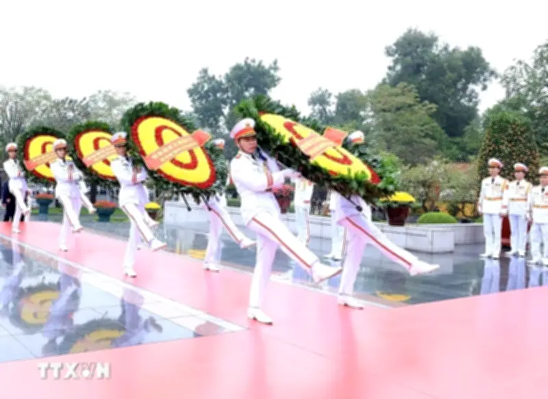 Lãnh đạo TP.HCM dâng hương tưởng nhớ anh hùng liệt sỹ dịp Tết Bính Ngọ