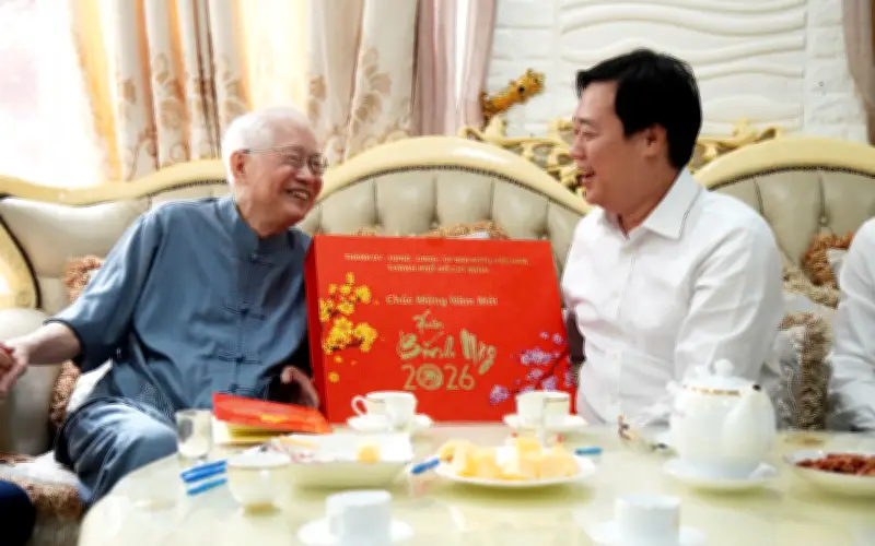 Lãnh đạo TP.HCM thăm hỏi, chúc Tết nhà khoa học Ngô Kế Sương