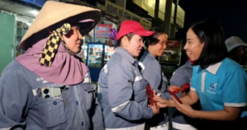 Lãnh đạo TP.HCM thăm hỏi, tặng quà y bác sĩ và công nhân vệ sinh dịp Tết