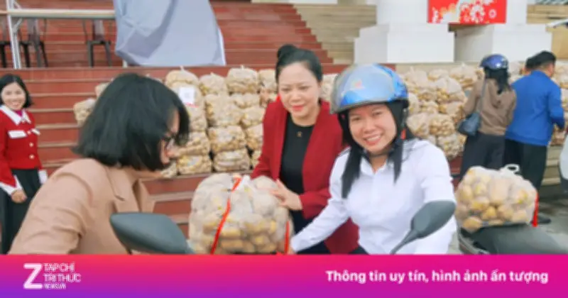 Lãnh đạo xã Vũ Thư livestream bán 4,5 tấn khoai tây giúp nông dân Hưng Yên