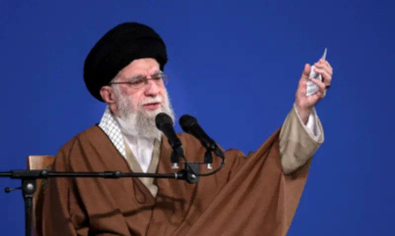 Lãnh tụ Khamenei cảnh báo Mỹ không thể hủy diệt Iran giữa lúc đàm phán căng thẳng