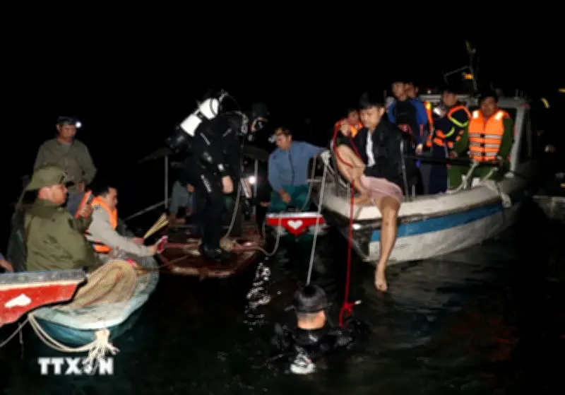 Lào Cai khẩn trương khắc phục vụ chìm tàu khách trên hồ Thác Bà