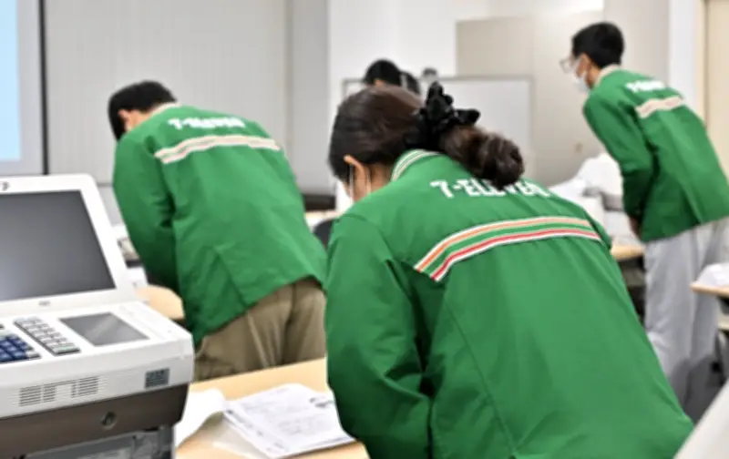 Lớp Học 'Chiều Khách' Kiểu Nhật: Đào Tạo Nhân Viên Nước Ngoài Thành Chuyên Gia Omotenashi