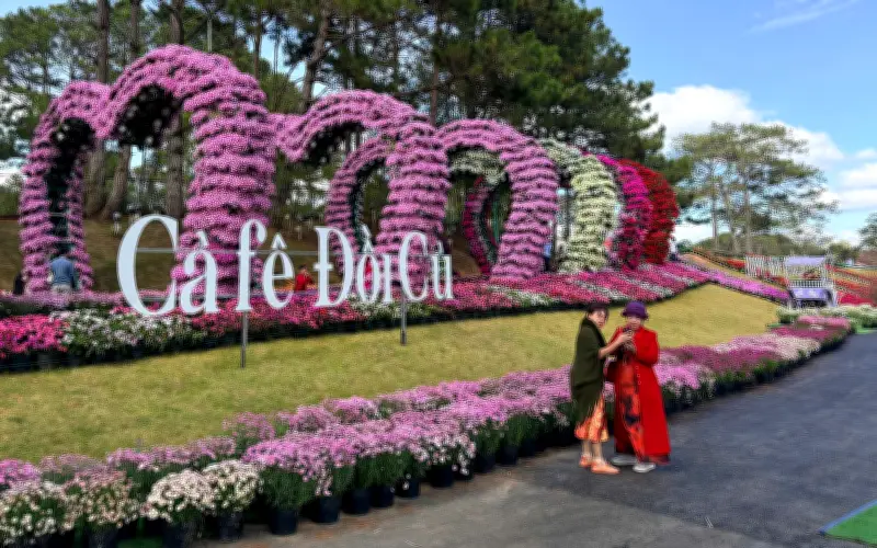 Đà Lạt hồi sinh du lịch sau ngày đầu năm yên ả, các điểm tham quan đông đúc trở lại