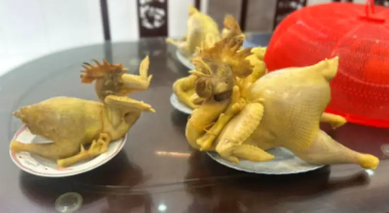 Luộc Gà Ngày Tết: Thử Thách 'Toang' Của Các 'Đầu Bếp' Gia Đình