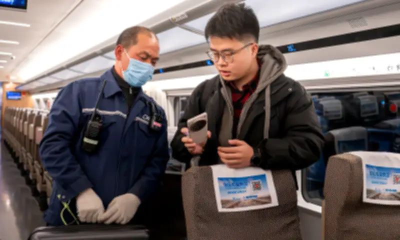 Dịch vụ vận chuyển hành lý Tết: Giải pháp 'di chuyển nhẹ nhàng' cho hành khách đường sắt Trung Quốc