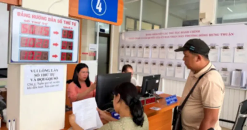 Luật Mới 2025: Tạm Dừng BHXH Cho DN Phục Hồi, Ưu Đãi AI Và Mở Rộng Thẩm Quyền Cấp Xã