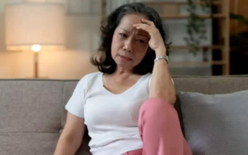 Ly hôn tuổi xế chiều: Không còn chọn chịu đựng để giữ gia đình