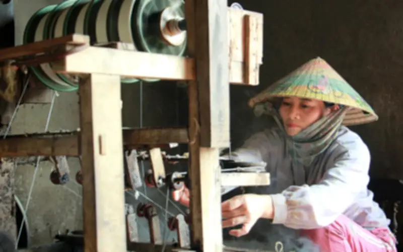 Làng Nghề Ươm Tơ Hồng Đô: Tiếng Guồng Cuối Cùng Giữa Vắng Lặng