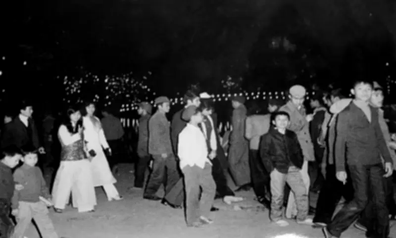 Đêm Ba Mươi Trong Văn Học Việt: Từ Niềm Vui Đoàn Viên Đến Những Phận Đời Bi Kịch