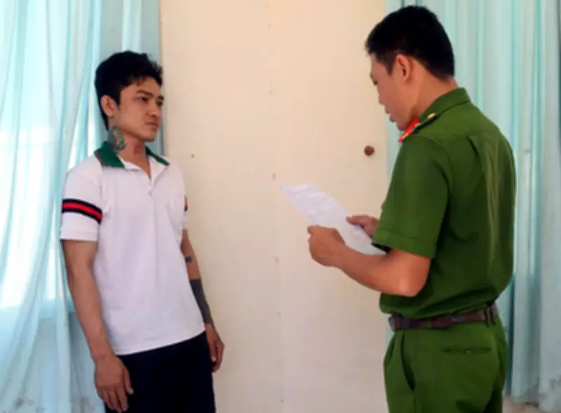 Đâm bạn gái trọng thương và sát hại người can ngăn tại Vĩnh Long