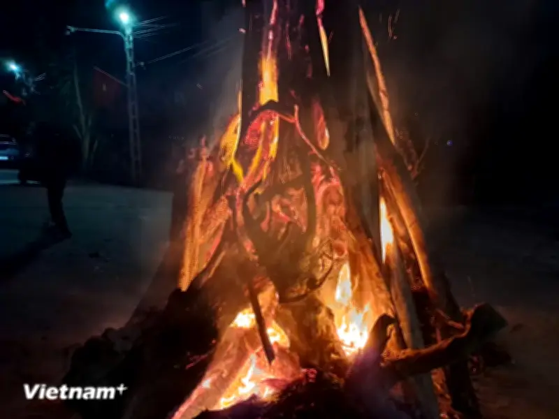 Đêm Giao Thừa Bính Ngọ 2026: Lửa Trại Rực Sáng Khắp Vùng Quê Xứ Nghệ