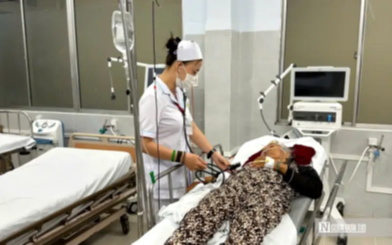 Đêm Giao Thừa Lặng Thầm Của Những Người Giữ Nhịp Sự Sống Tại Bệnh Viện