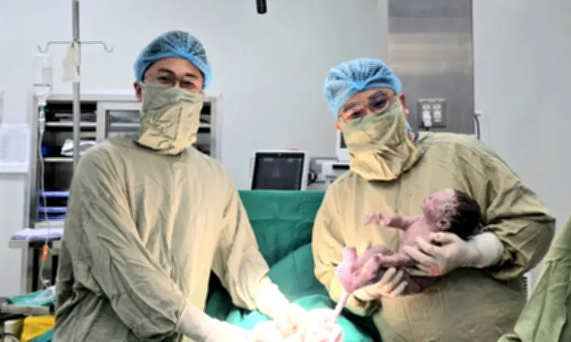 Đêm Giao Thừa Trong 'Lò Luyện Thép' Của Bác Sĩ Nội Trú Hà Nội