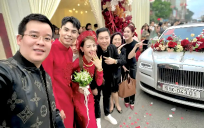 Đám hỏi tại quê nhà của Huyền Trang Mù Tạt và cầu thủ Đức Huy