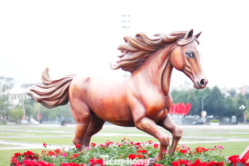 Mô Hình Trống Đồng Và 8 Linh Vật Ngựa Biểu Tượng Cho Khát Vọng Phát Triển Của Bắc Ninh