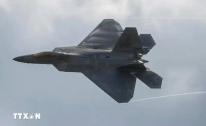 Mỹ Điều 12 Máy Bay F-22 Raptor Tới Căn Cứ Không Quân Của Israel