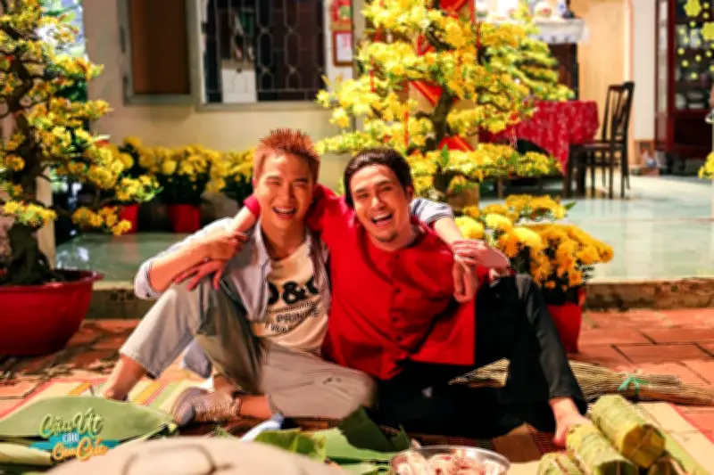 Má Kể Chuyện Tết Xưa: Từ Cối Đá, Chợ Quê Đến Mua Sắm Online Thời Hiện Đại