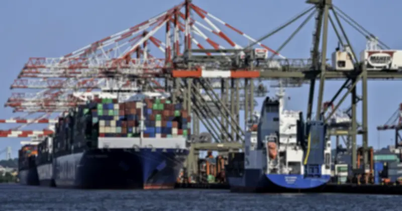 Mỹ ngừng thu thuế đối ứng sau phán quyết Tòa Tối cao, áp thuế mới 15%