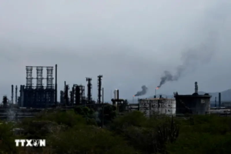 Mỹ nới lỏng lệnh cấm xuất khẩu dầu mỏ của Venezuela sang Cuba